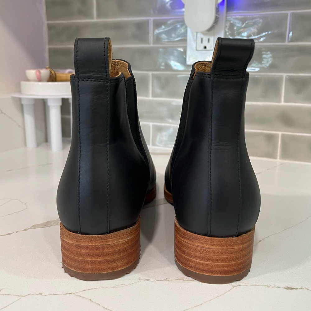 Nisolo Eva Everyday Chelsea Boots. Women’s size 9. Color Black. - Picture 4 of 15